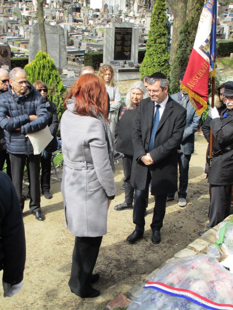 Dépôt de gerbe et recueillement de monsieur Philippe Allouche, directeur général de la Fondation pour la Mémoire de la Shoah